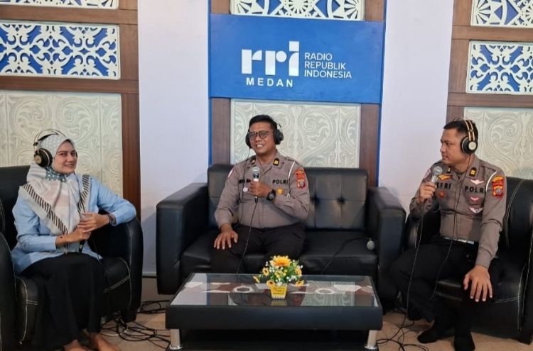 Kasat Lantas Polrestabes Medan Talkshow di RRI : Masyarakat Diimbau Tertib Berlalulintas