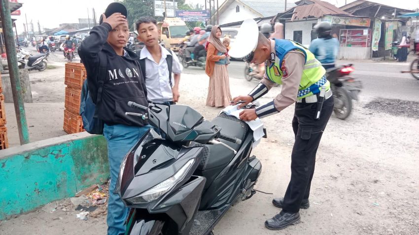 Satlantas Polres Batu Bara Tindak Pelanggar Lalu Lintas di Jalan Raya