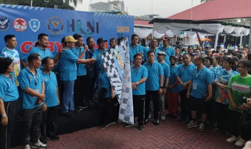 Rangkaian HANI 2025, Kepala BNNP Sumut Lepas Ribuan Peserta Gerak Jalan Anti Narkoba