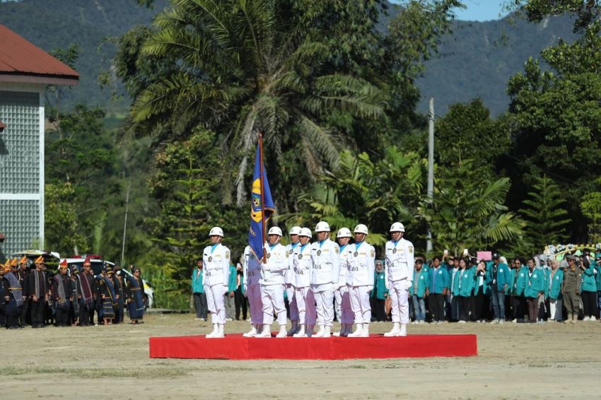 Bupati Pimpin Upacara Hari Jadi ke-22 Kabupaten Pakpak Bharat; Dilanjutkan Dengan Sidang Paripurna di Gedung Dewan, Potong Kue Ulang Tahun