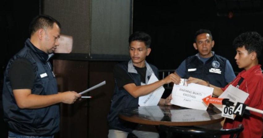 Ditres Narkoba Polda Sumut Gelar Prarekonstruksi Kasus Peredaran Ekstasi di THM Tresya Hotel Tanjungbalai