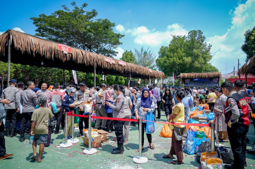 Meriahkan HUT Bhayangkara ke-79, Polda Sumut Gelar Pasar Murah dan Sajikan Kuliner Gratis untuk Warga