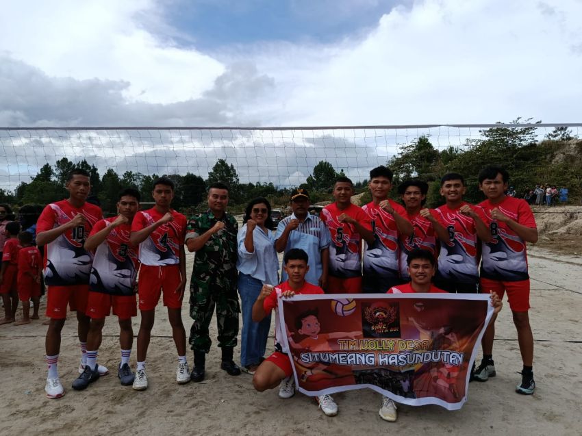 Situmeang Hasundutan Taklukkan Situmeang Habinsaran 2-0 Pada Turnamen Bola Volley Antar Desa Se Kecamatan Sipoholon