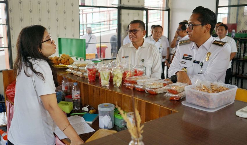 Tinjau Sekolah Rakyat Kota Medan, Rico Waas Ingatkan Siswa Rajin Belajar Untuk Gapai Cita-Cita