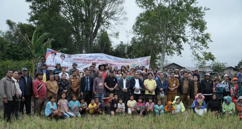 Bupati dan Ketua DPRD Humbahas Tinjau Gotong Royong Normalisasi Sungai Aek Sibundong