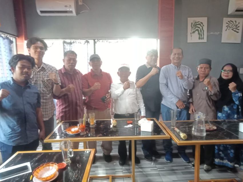 Lagu Indonesia Raya dan Hening Cipta Sebelum Dialog 'TNTN-PT TPL- Eks HGU' Oleh PMPHI Sumut
