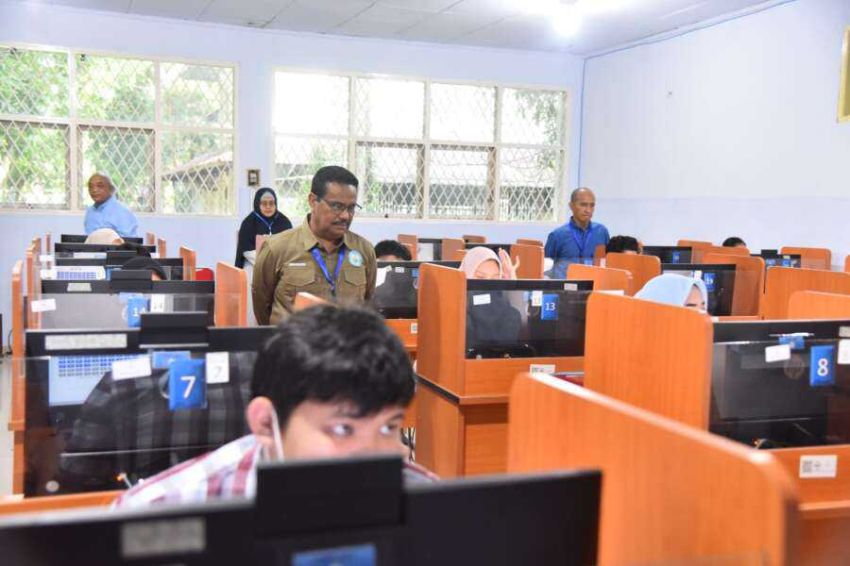 Rektor Tinjau Seleksi Mandiri Unimed, 8219 Peserta Bersaing Rebut 3393 Kursi