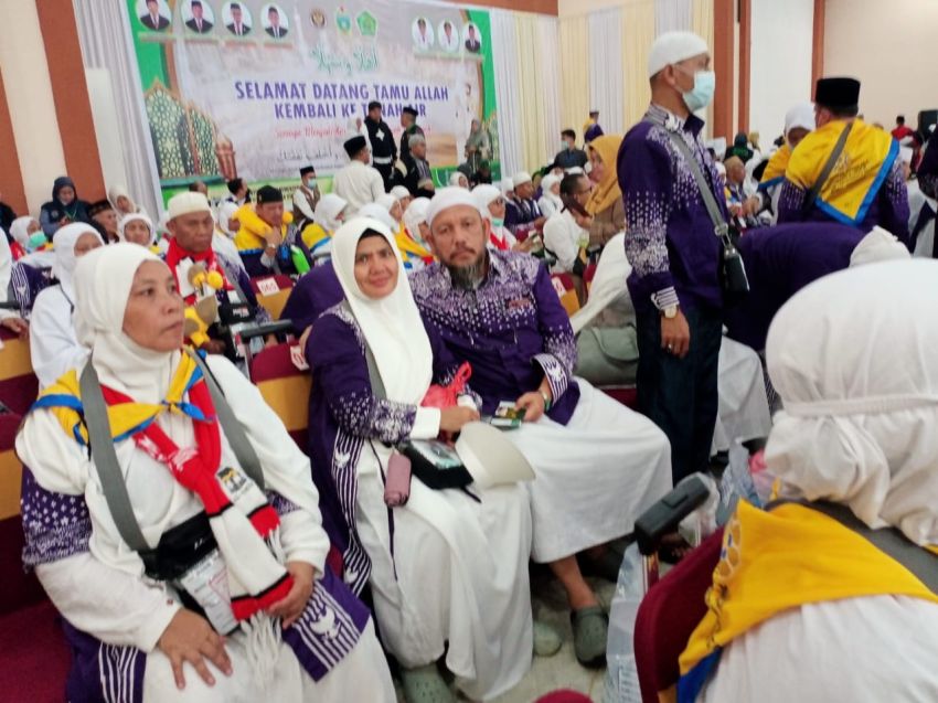 359 Jemaah Haji Kloter 16 Debarkasi Medan Tiba dI Tanah Air