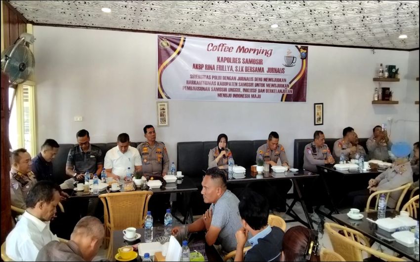 Menikmati Keindahan Danau Toba, Kapolres Samosir AKBP Rina Frillya Coffee Morning Bersama Jurnalis