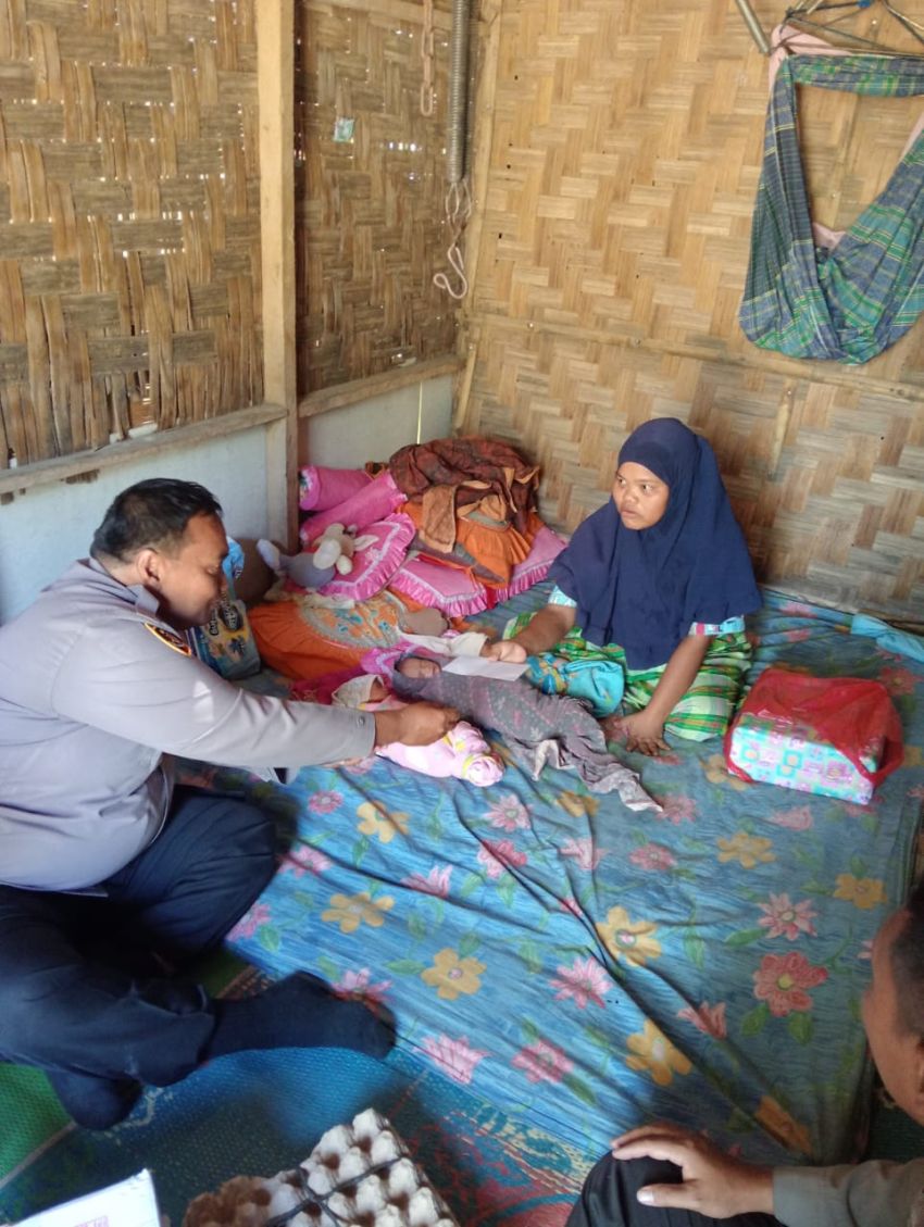 Humanis, Bayi Kembar Tiga Dapat Perhatian Polisi di Jum'at Berkah