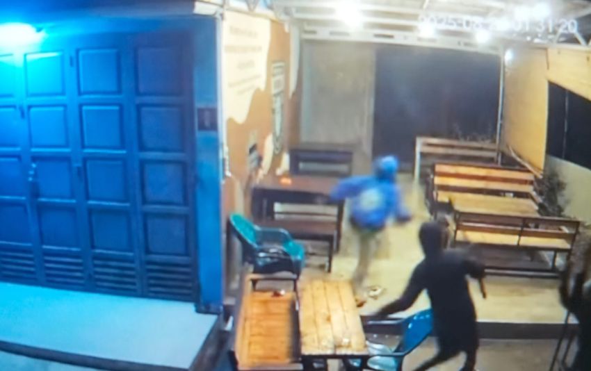 Sekelompok Pemuda Bersajam Serang Kafe di Kuala Tanjung