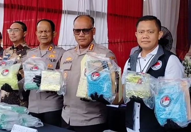 Paman dan Keponakan Kompak Jadi Kurir, 30 Kg Sabu dan 20 Ribu Inex Disita