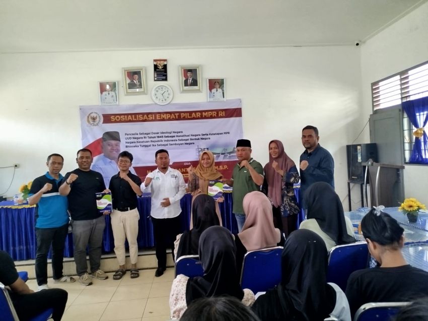 Anggota DPR Sugiat Santoso Beri Bimbel Gratis 1 Tahun Untuk Siswa SMAN 1 Kuala Langkat