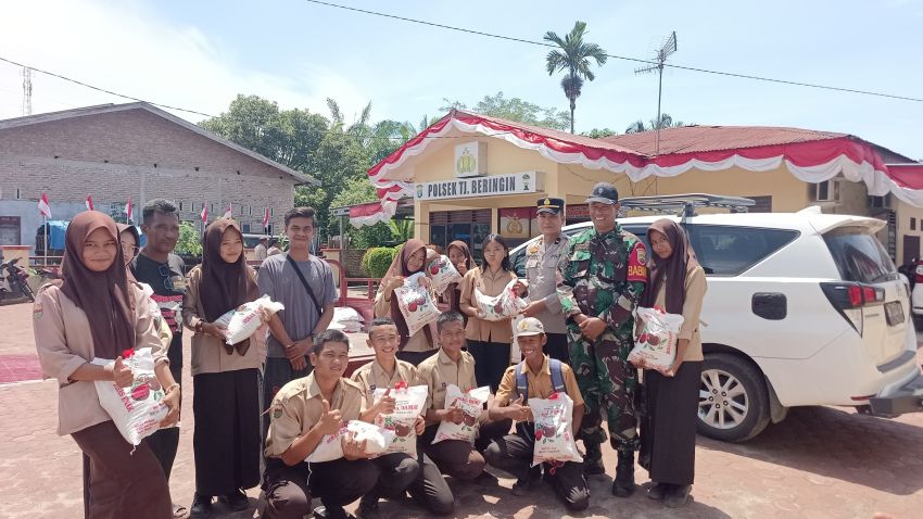 POLRI-TNI Salurkan Bantuan Beras 34 Karung untuk Anggota Paskibra Tanjung Beringin