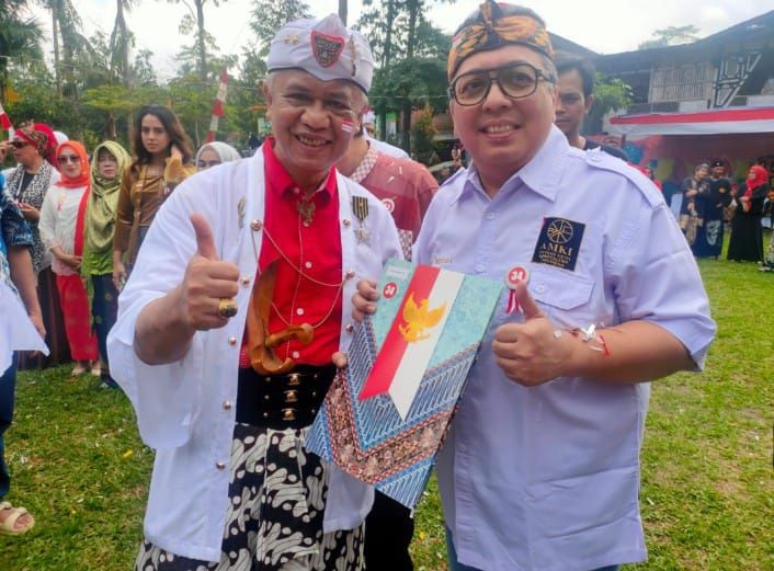 Ketua Umum AMKI Pusat Tundra Meliala Terima Penghargaan Adiluhung Budaya Ki Sunda Utama