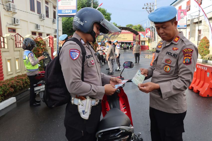 Sipropam Lakukan Pemeriksaan Kelengkapan Kenderaan Bermotor Terhadap Personil