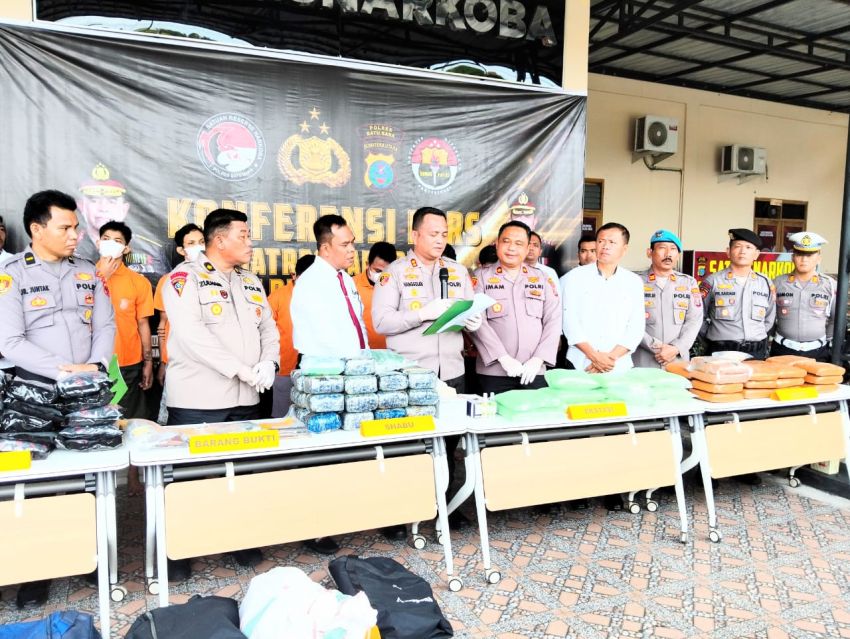 Polres Batu Bara Rilis Kasus Narkotika Dengan 6 Tersangka dan 29 Kg Sabu, 11 Kg Ekstasi serta 3.393 Pcs Liquid Vave