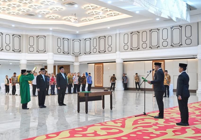 Lantik Dua Pejabat Eselon II, Bobby Bilang Jangan Korupsi dan Lupa Diri