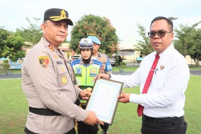 Kapolres Batu Bara Berikan Reward Kepada 31 Personel Yang Berprestasi