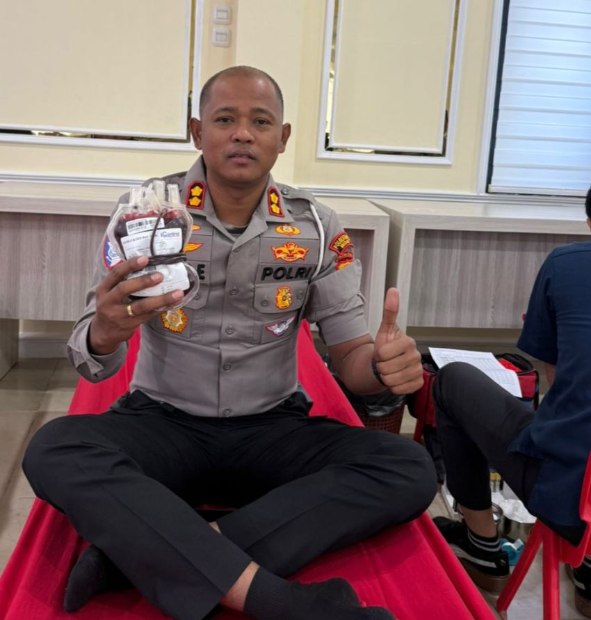 HUT ke 70, Kasat Lantas Polrestabes Medan Donor Darah, dan Bagi-bagi Sembako