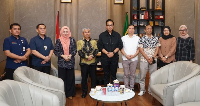 Dukung Keterbukaan Informasi Publik, Rico Waas Berupaya Jawab Setiap Pertanyaan di Masyarakat
