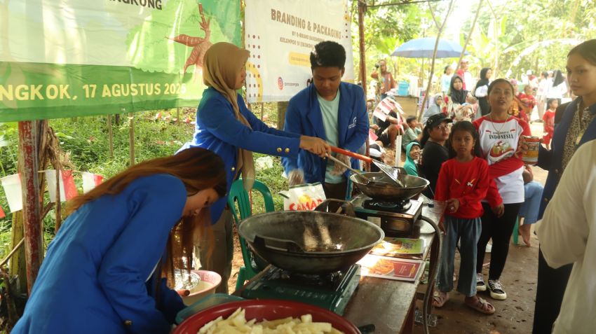 Mahasiswa UPER Diversifikasi Olahan Singkong, Dongkrak Ekonomi Desa Barengkok