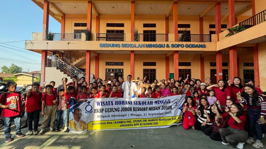 Maruli Siahaan Berangkatkan 100 Orang Anak Sekolah Minggu HKBP Medan Johor Wisata Rohani ke Hill Park