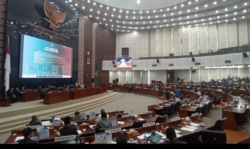 Interupsi Anggota DPRD Sumut Dari Fraksi PDIP ,Bikin Suasana Sidang Paripurna Sedikit "Memanas"