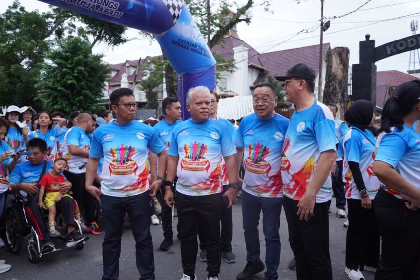 Harli Siregar dan PJU Kejatisu Berbaur dengan Masyarakat di Jalan Amal Bersama Yayasan Thongs Berkah Mulia Abadi