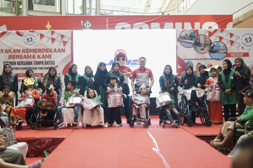 JNE Tebar Semangat dan Harapan bersama Anak Cerebral Palsy di Medan