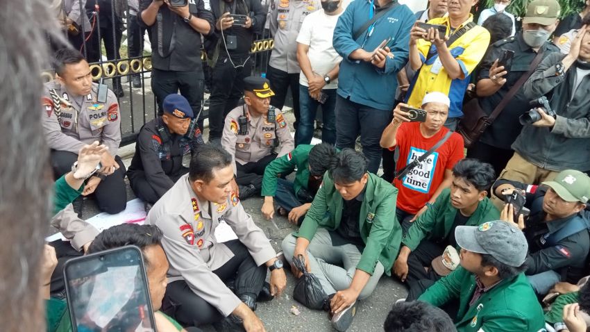 Demo Elemen Mahasiswa, Kapoldasu Janji Tindak Pelaku Penganiayaan Warga Demo di DPRDSU