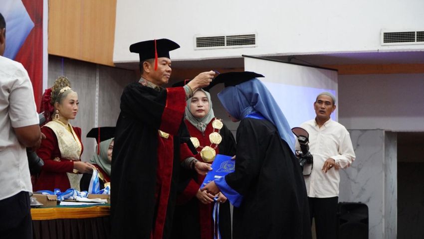 Syah Afandin Harap Lulusan Akbid Langkat Jadi Bidan Kompeten dan Berakhlak