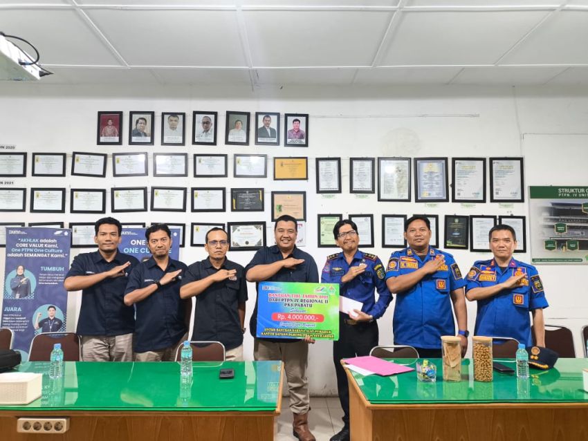 Manager PKS Pabatu PTPN IV Regional II Serahkan Bantuan Alat Pemadam Kebakaran Kepada Satpol PP Sergai