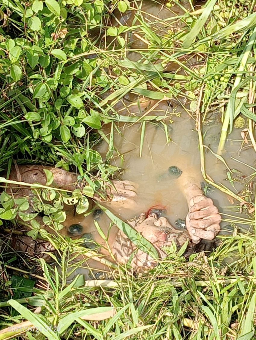 Warga Desa Air Hitam Digegerkan Sosok Mayat Pria Mengapung Dalam Parit Jalan di Batu Bara