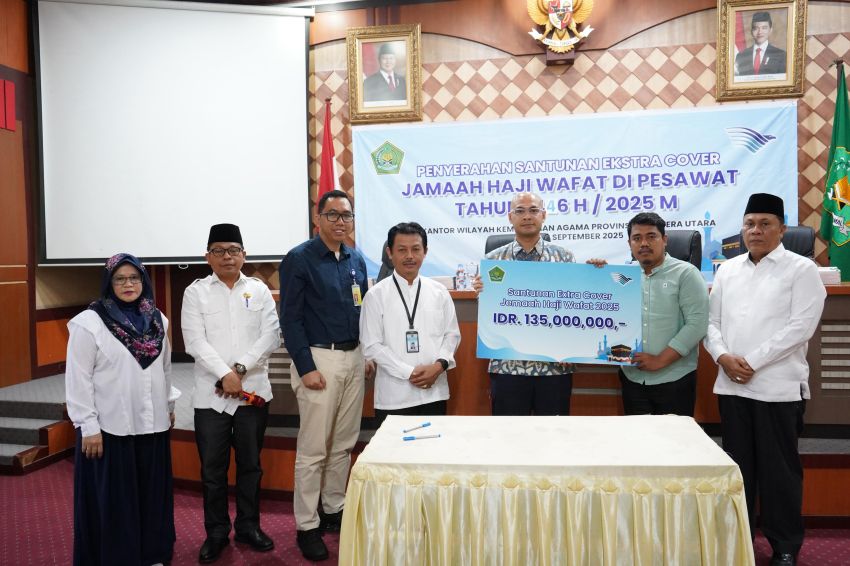 Kemenag RI dan Garuda Indonesia Serahkan Santunan Ekstra Cover ke Ahli Waris Jemaah