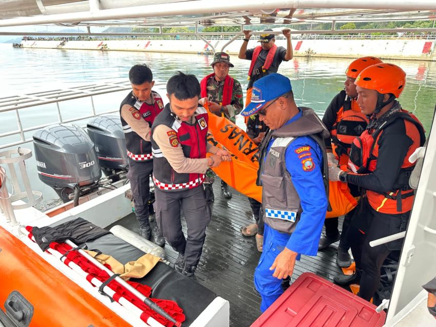 Tim SAR Parapat dan Polres Samosir Berhasil Temukan Dua Korban Tenggelam di Alur Tano Ponggol