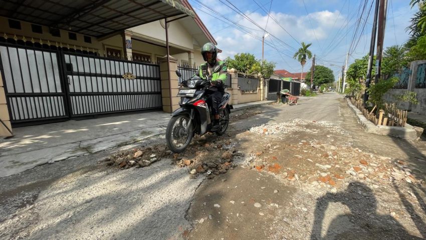 Lubang Menganga dan Menggenang di Kota Matsun, Warga Minta Pemko Medan Serius Merespons
