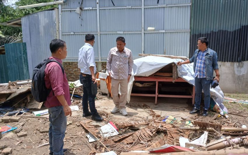 Wakil Ketua DPRD DS Agustiawan Saragih dan Kuzu Tarigan Datangi Rumah Reot Warga
