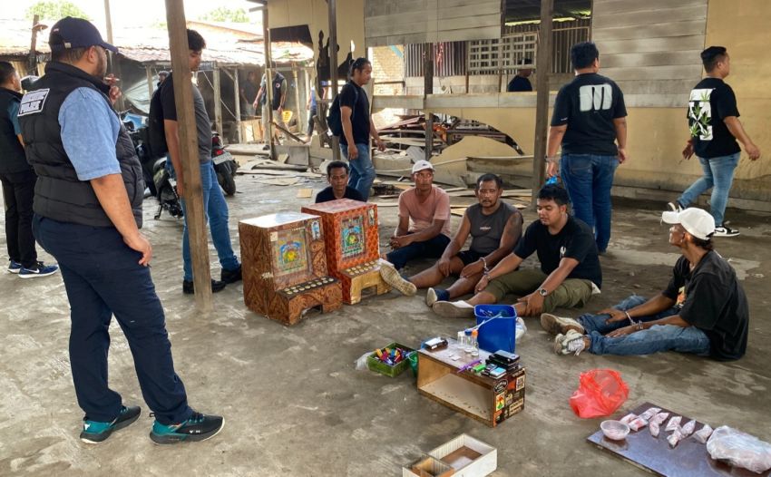 Lagi, Barak Narkoba Jermal 15 Digerebek dan Dibakar : 5 Pria Diamankan, Sabu, Bong, dan Timbangan Disita