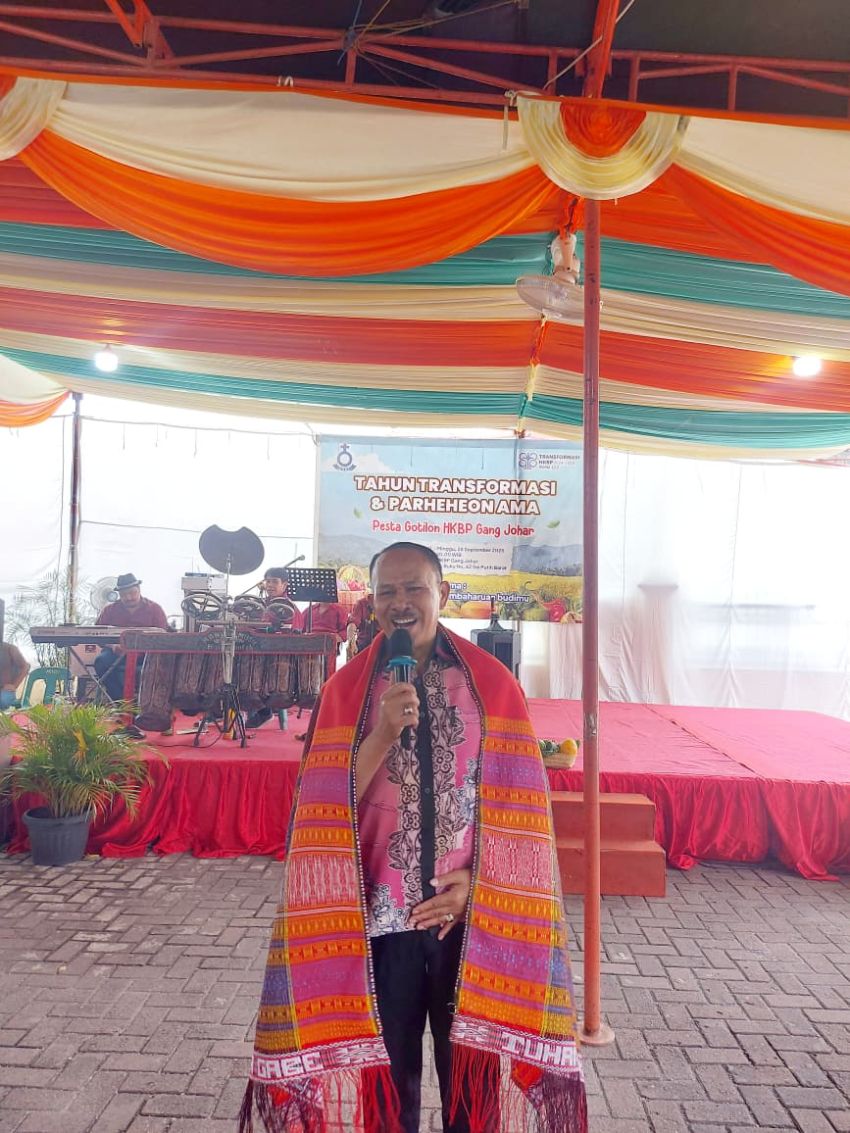 Dr Maruli Siahaan SH.MH Anggota DPR RI Hadiri Parheheon Ama dan Pesta Gotilon HKBP Gang Johar
