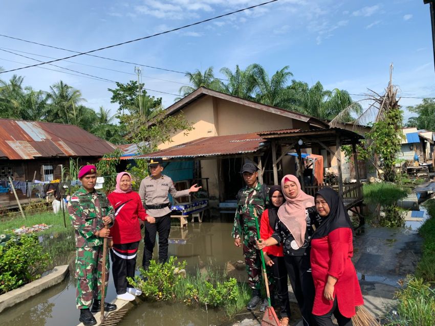 TNI–Polri, Pemerintah Desa, Ormas Gotong Royong dan Tinjau Banjir di Bedagai
