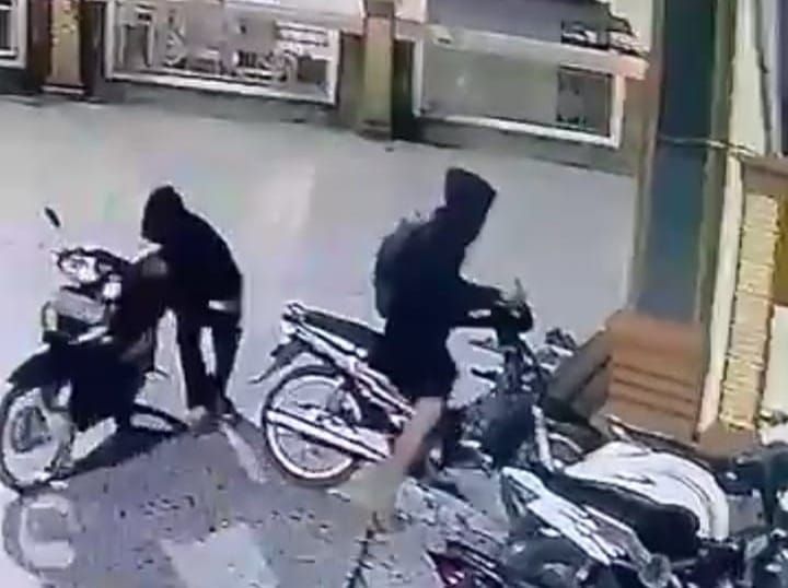 Lagi Salat Subuh di Mesjid Anshor Laut Tador, Sepeda Motor Dilarikan Maling