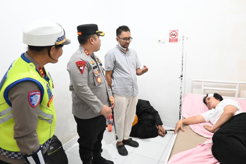 Kapolres Labusel Jenguk Korban Laka Lantas Bus ALS
