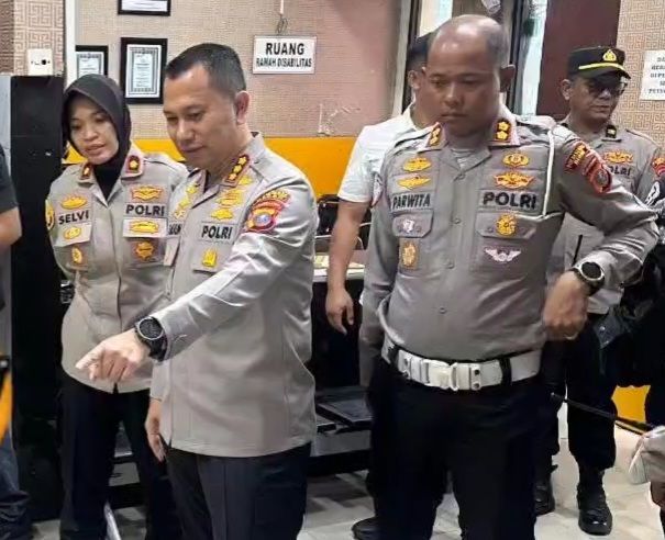 Kompolnas Awards 2025 : Kapolrestabes Medan Apresiasi Polsek Medan Kota Raih Gakkum Terbaik Tipe A