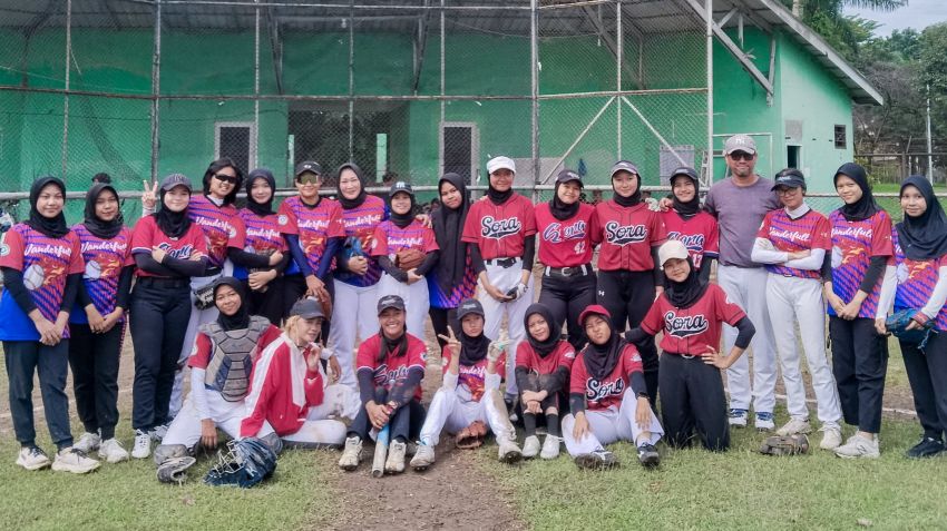 Tim Softball Putri Kecamatan Medan Kota Melaju ke Final Porkot Medan XV Tahun 2025