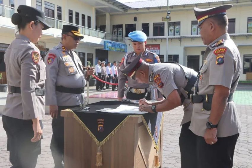 Kapolres Tanah Karo Pimpin Upacara Sertijab Sejumlah Pejabat Utama dan Kapolsek Barusjahe