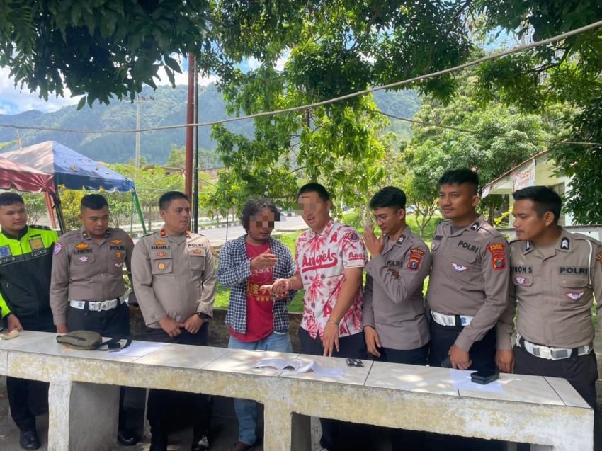 Polres Samosir Mediasi Lakalantas Warga Negara Amerika Serikat dengan Warga Simanindo
