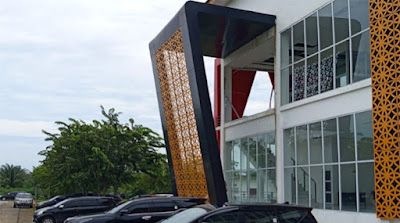Angin Kencang Disertai Hujan Robohkan Dinding Kaca Kantor Bupati Batu Bara, Proyek Rp54 Miliar 