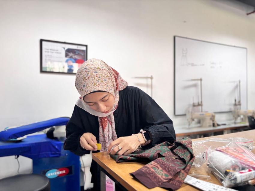Batik dan Jalan Panjang UMKM Binaan PalmCo Menembus Pasar Modern