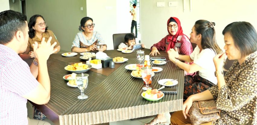 TP PKK Simalungun Berkunjung ke PT Suri Tani Pemuka
